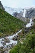 Říčka Jordalselvi a ledovcový splaz Nedre Buarbreen