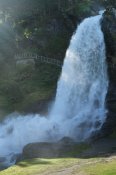 Steinsdalsfossen nabízí zajímavý průchod za vodopádem