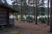 Ravadasjärvi autiotupa, místa k posezení
