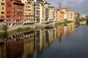 Florencie - Nábřeží řeky Arno z Ponte Vecchio